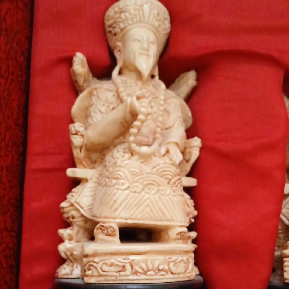 Intricate Carved Figurines in Decorative Box Vintage - Picture 2 of 7